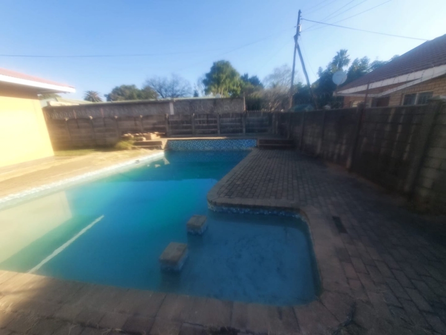 4 Bedroom Property for Sale in Oos Einde North West